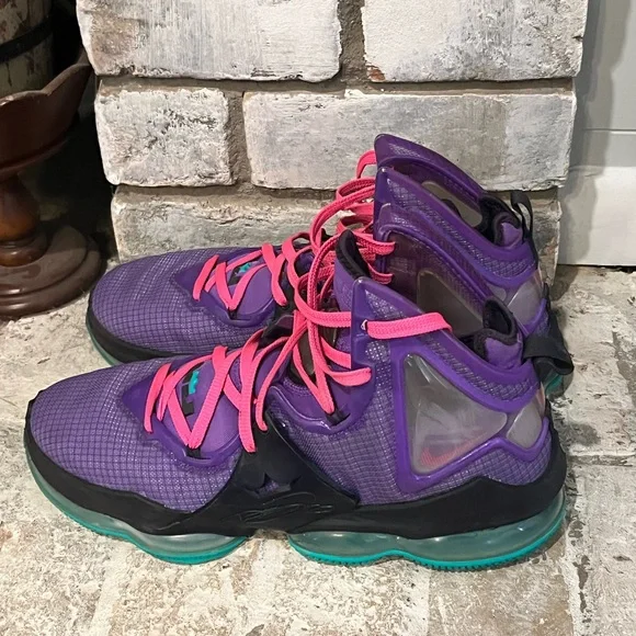 Nike LeBron 19 "DJ Bron" Basketball Shoes - Picture 5 of 5